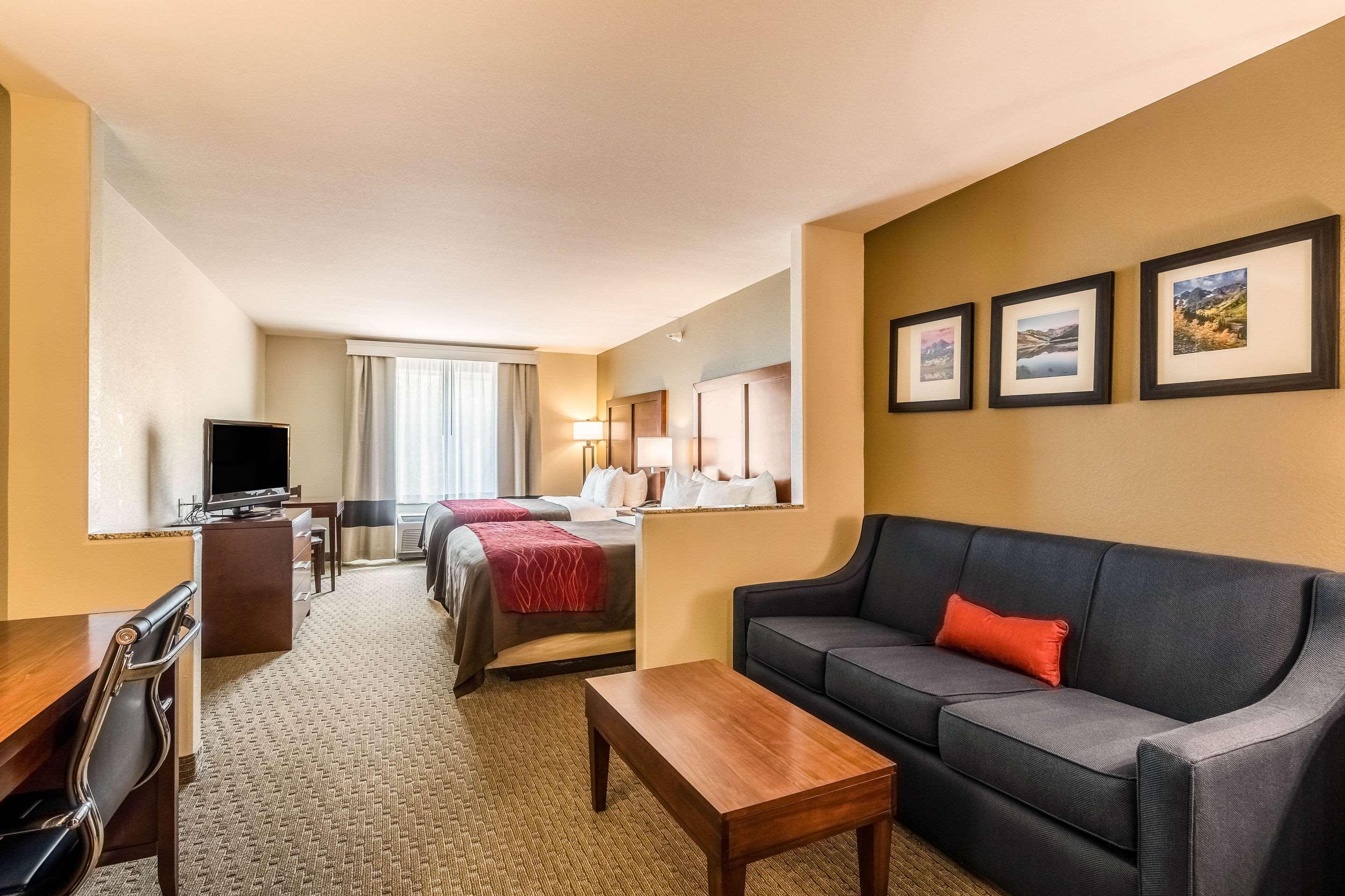 Comfort Inn & Suites Rifle Bagian luar foto